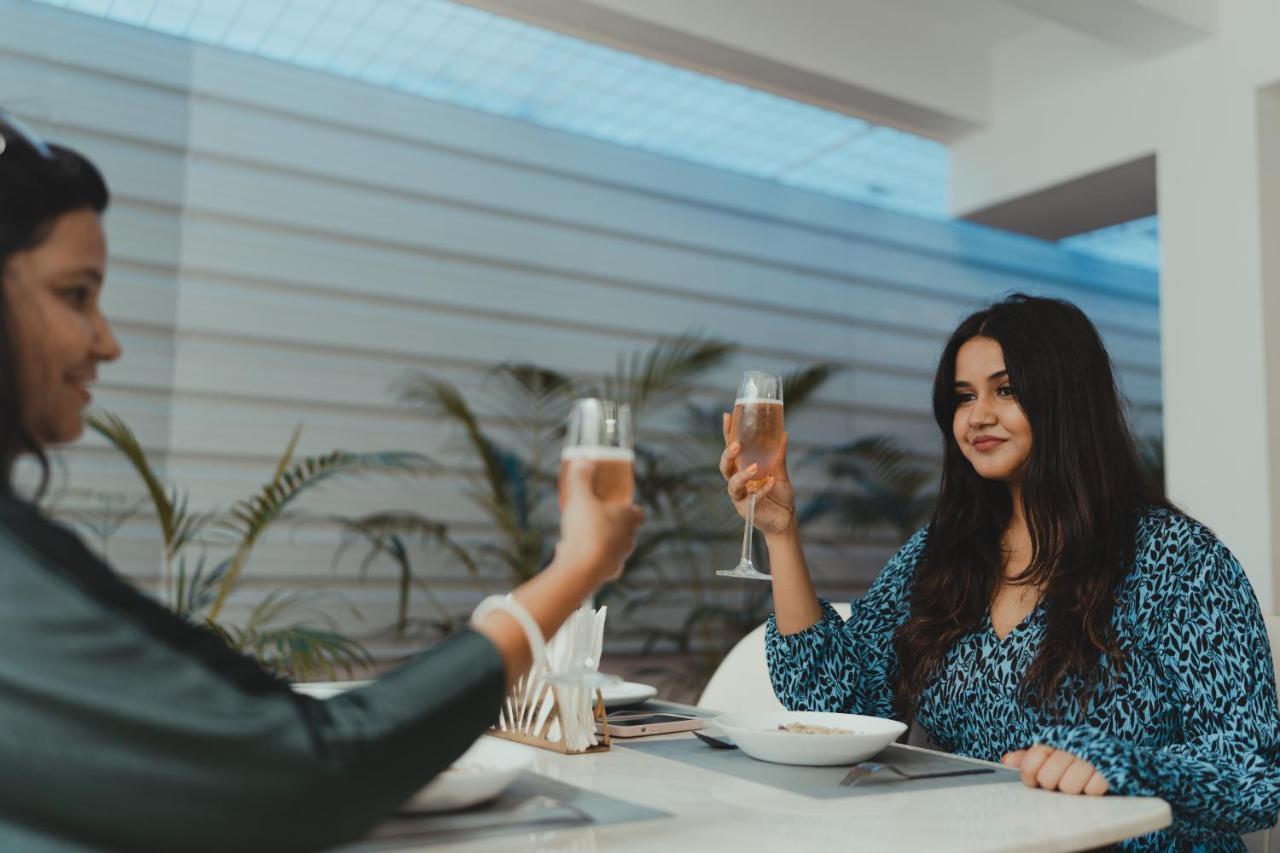 The Silver Chimes Suites Bengaluru Zewnętrze zdjęcie
